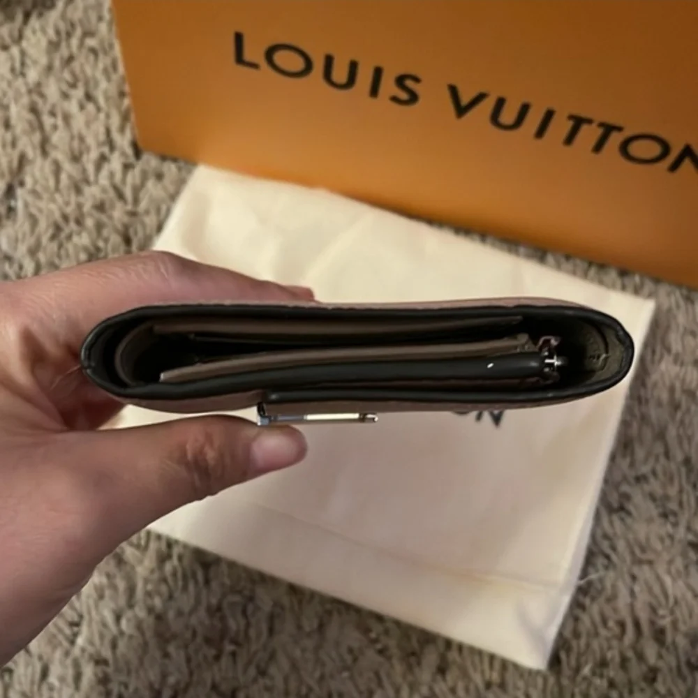 Louis Vuitton Capucines Compact Wallet